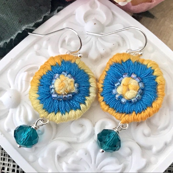 Organic looking handmade embroidery earrings - Picture 1 of 7